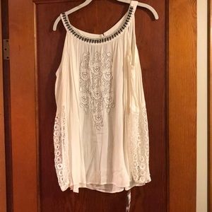 NWT INC cold shoulder top